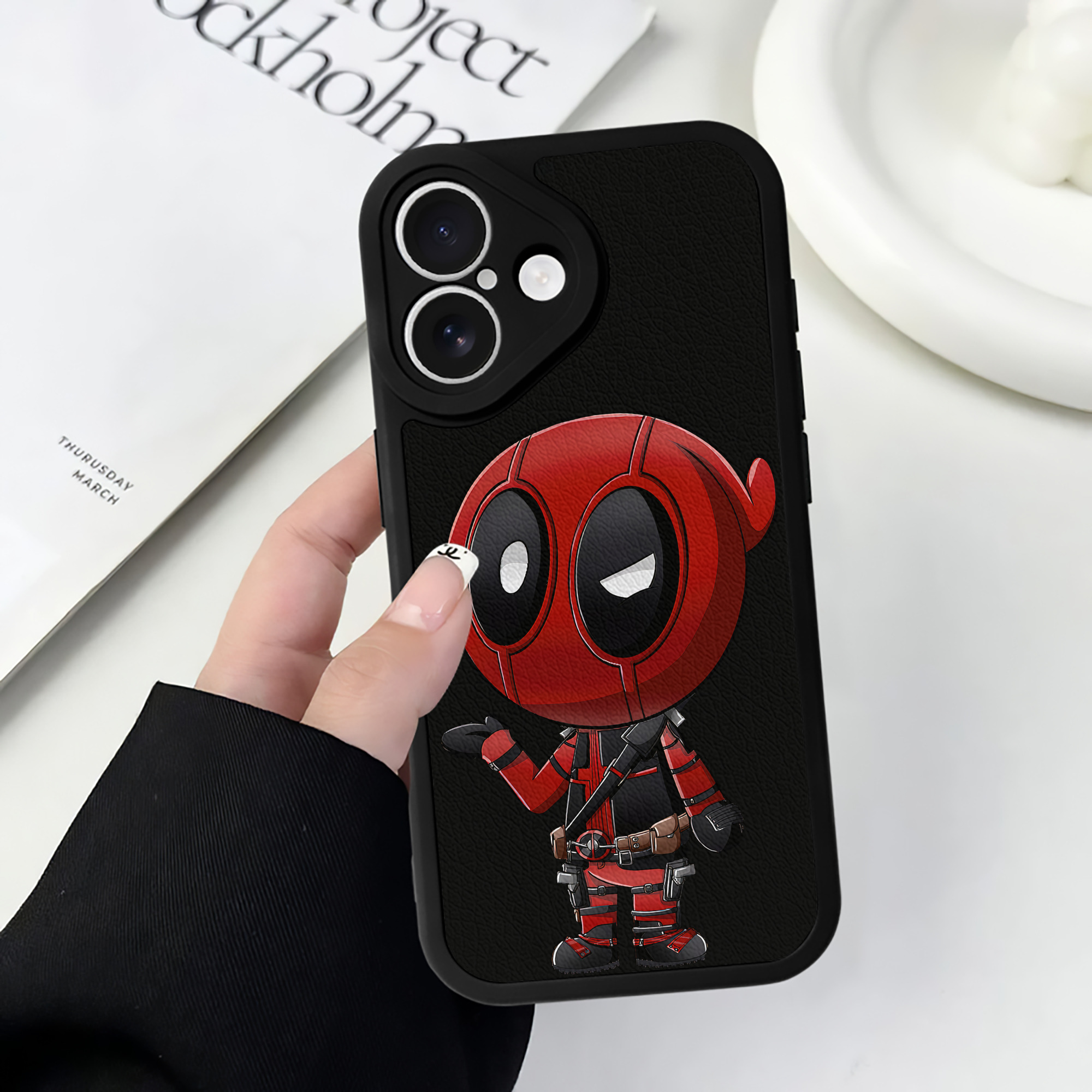 （画像用） Deadpool デッドプール 【iPhone 16シリーズ対応】シリコンスマホケース（レザー調） 材質：シリコン